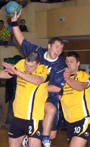 Az orosh�zi Varga Antal igyekszik bet�rni a v�d�k k�z�tt. A Tiszaf�ldv�r viszont elvitte mindk�t pontot Orosh�z�r�l